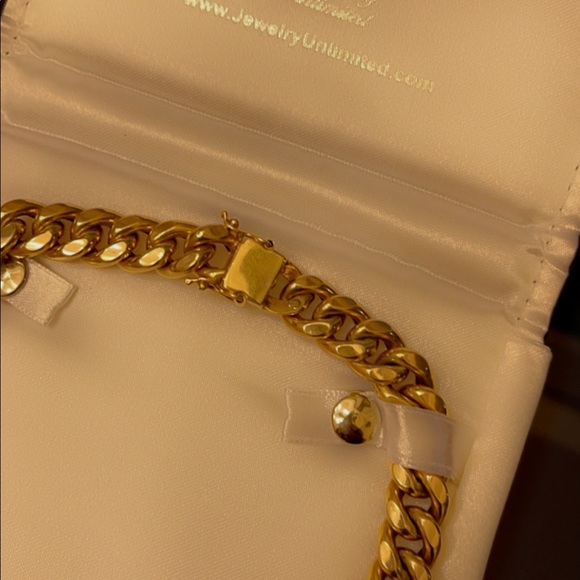 12 mm yellow gold cuban link chain 10k  82.9 grams 24” . - Picture 4 of 5